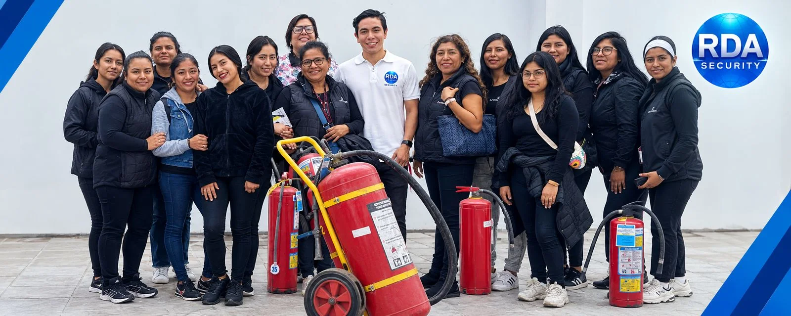 Equipo de RDA Security en una jornada de mantenimiento de extintores